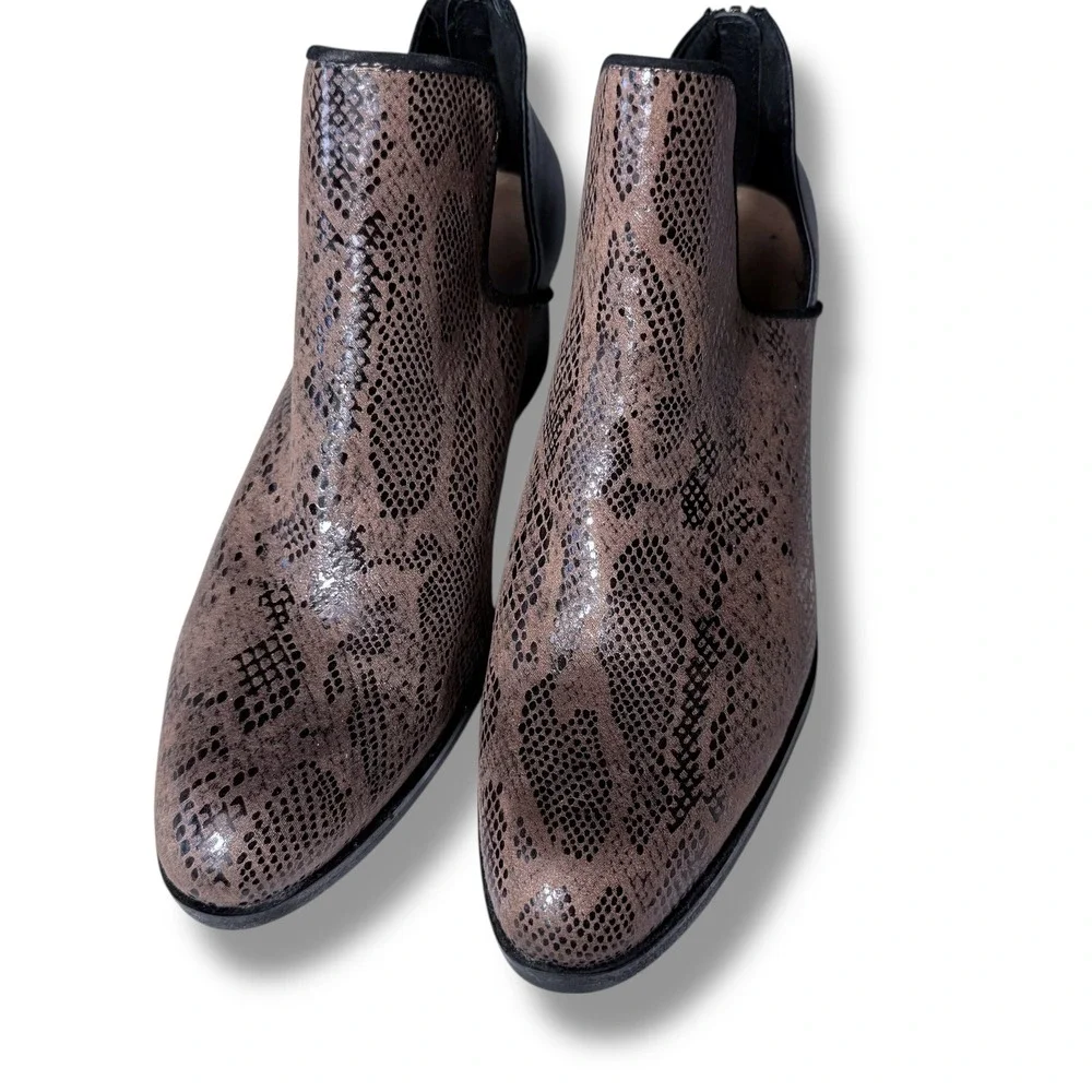 Andrew Geller Friona Booties Size 8M Snakeskin Print Block Heel Ankle Boots